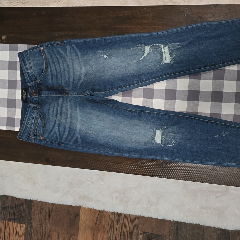 Judy Blue Destroyed Relaxed Fit Jeans